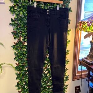 Sleek Black Skinny Jeans for Women
